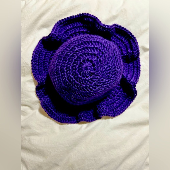 Rich Purple Handmade 🧶 Hat 🐝 - Picture 1 of 4